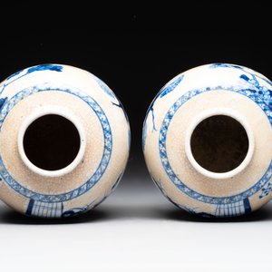 A Chinese famille verte covered vase, a pair of blue and white jars on wooden stands and two jars, 19th C. — photo 18