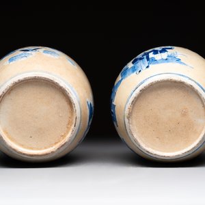 A Chinese famille verte covered vase, a pair of blue and white jars on wooden stands and two jars, 19th C. — photo 19