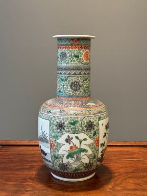 A Chinese famille verte covered vase and a bottle vase, 19th C. — 照片 27