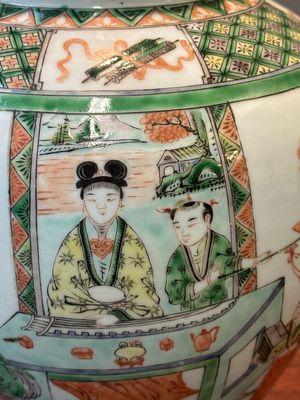 A Chinese famille verte covered vase and a bottle vase, 19th C. — 照片 15