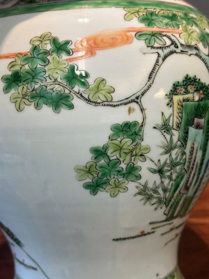 A Chinese famille verte covered vase and a bottle vase, 19th C. — 照片 18