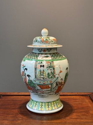 A Chinese famille verte covered vase and a bottle vase, 19th C. — 照片 2