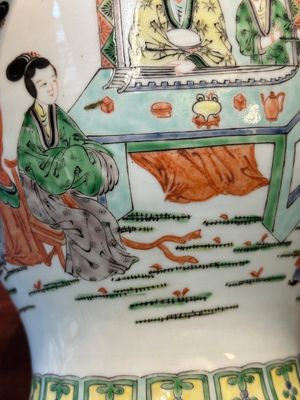 A Chinese famille verte covered vase and a bottle vase, 19th C. — 照片 21