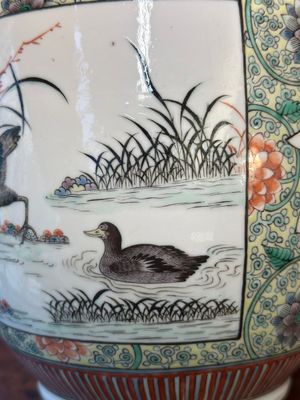 A Chinese famille verte covered vase and a bottle vase, 19th C. — 照片 36