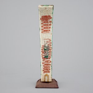 A Chinese famille verte crackle glaze “Yang” talking stick, 19th C. — photo 1