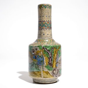 A Chinese famille verte crackle ware bottle vase, 19th C. — photo 3