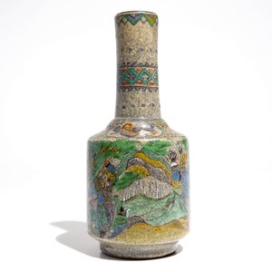 A Chinese famille verte crackle ware bottle vase, 19th C. — photo 4