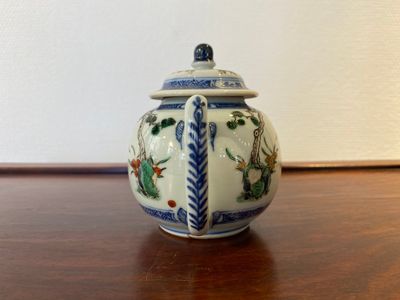 A Chinese famille verte 'crane and deer' teapot and cover, Kangxi — 照片 4