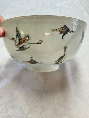 A Chinese famille verte 'Cranes' bowl, Kangxi — photo 1