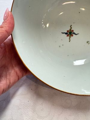 A Chinese famille verte 'Cranes' bowl, Kangxi — photo 13