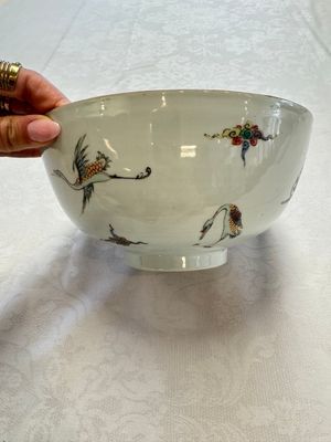 A Chinese famille verte 'Cranes' bowl, Kangxi — photo 3