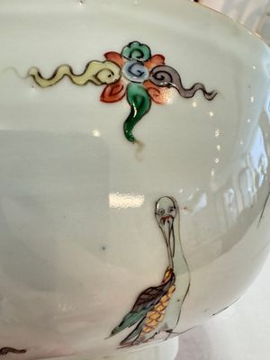 A Chinese famille verte 'Cranes' bowl, Kangxi — photo 5