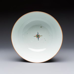 A Chinese famille verte 'Cranes' bowl, Kangxi — photo 5