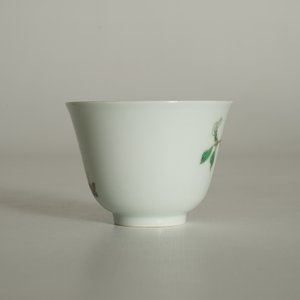 A Chinese famille verte cup with goji branches, Kangxi mark, 19/20th C. — 照片 11
