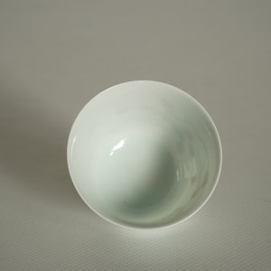 A Chinese famille verte cup with goji branches, Kangxi mark, 19/20th C. — 照片 12