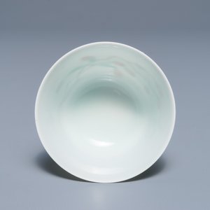 A Chinese famille verte cup with goji branches, Kangxi mark, 19/20th C. — 照片 6