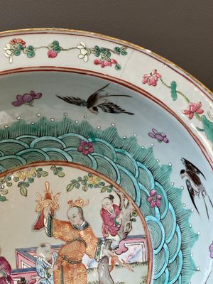 A Chinese famille verte dish, a famille rose basin and a dish, 19th C. — 照片 6