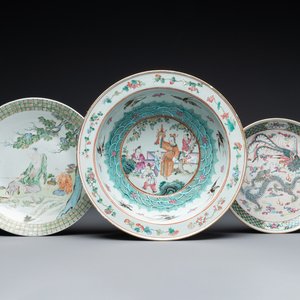 A Chinese famille verte dish, a famille rose basin and a dish, 19th C. — 照片 1