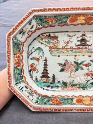 A Chinese famille verte dish and a blue and white dish, Kangxi/Qianlong — 照片 2