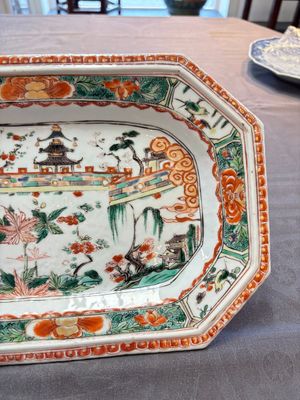 A Chinese famille verte dish and a blue and white dish, Kangxi/Qianlong — 照片 4