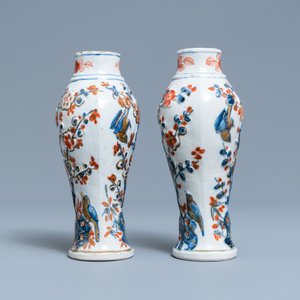 A Chinese famille verte dish and a pair of Imari-style relief-molded vases, Kangxi — photo 7