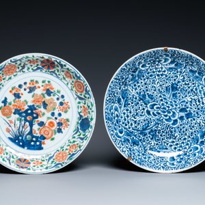 A Chinese famille verte dish and one in blue and white, Kangxi — 照片 2