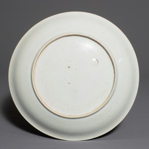 A Chinese famille verte dish of floral design, Kangxi — photo 2