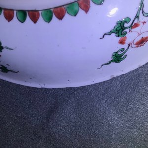 A Chinese famille verte dish with a cat, two birds and a deer, Kangxi — 照片 17