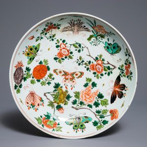 A Chinese famille verte dish with butterflies among blossoms, Kangxi — 照片 1