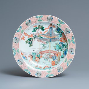 A Chinese famille verte dish with figures in a landscape, Kangxi — 照片 1