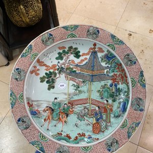 A Chinese famille verte dish with figures in a landscape, Kangxi — 照片 11