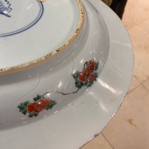 A Chinese famille verte dish with figures in a landscape, Kangxi — 照片 20