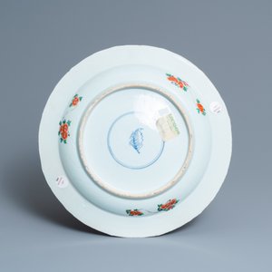 A Chinese famille verte dish with figures in a landscape, Kangxi — 照片 2