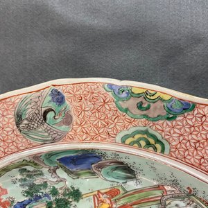 A Chinese famille verte dish with figures in a landscape, Kangxi — 照片 3
