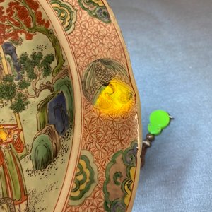 A Chinese famille verte dish with figures in a landscape, Kangxi — 照片 6