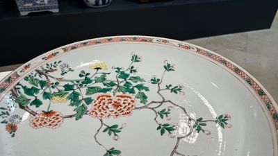 A Chinese famille verte dish with floral design, Kangxi — 照片 5