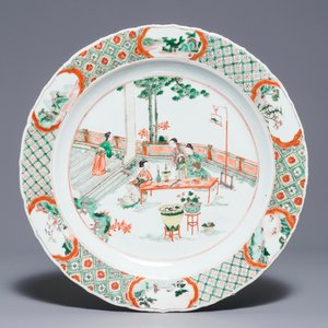 A Chinese famille verte dish with ladies in a garden, Kangxi — 照片 1
