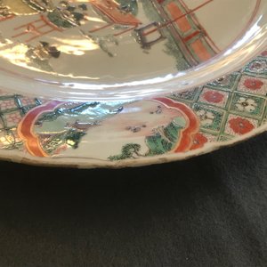 A Chinese famille verte dish with ladies in a garden, Kangxi — 照片 6