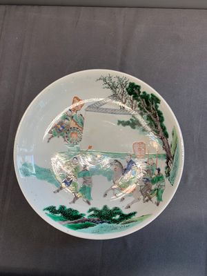 A Chinese famille verte dish with narrative design, lingzhi mark, Kangxi — photo 3