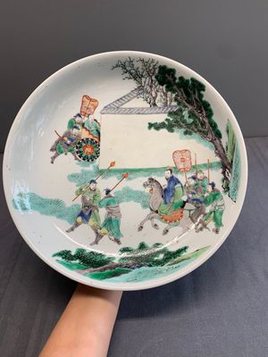 A Chinese famille verte dish with narrative design, lingzhi mark, Kangxi — photo 4