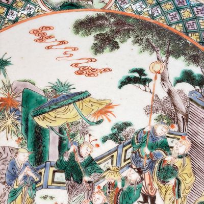 A Chinese famille verte dish with narrative design — 照片 10