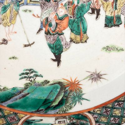 A Chinese famille verte dish with narrative design — 照片 12