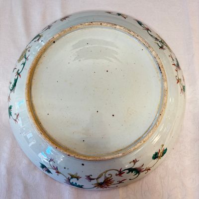 A Chinese famille verte dish with narrative design — 照片 13