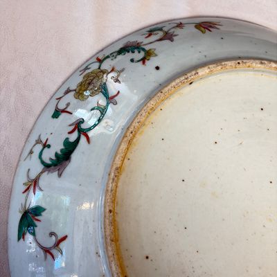 A Chinese famille verte dish with narrative design — 照片 14