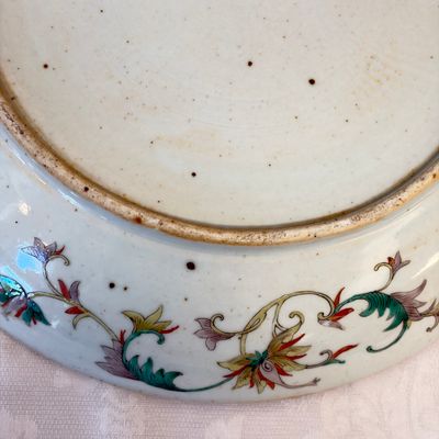 A Chinese famille verte dish with narrative design — 照片 15