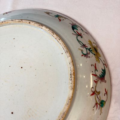 A Chinese famille verte dish with narrative design — 照片 16