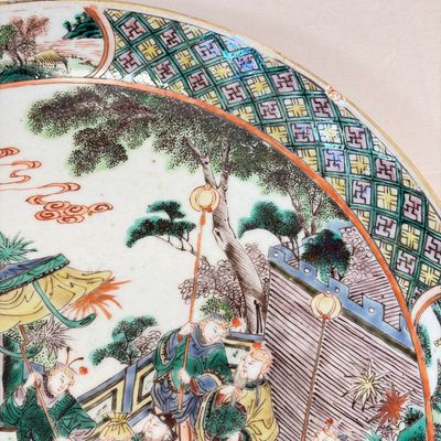 A Chinese famille verte dish with narrative design — 照片 4