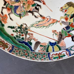 A Chinese famille verte dish with warriors on horseback, Kangxi — photo 13