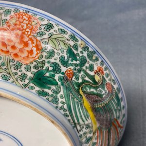 A Chinese famille verte 'double phoenix' plate, Chenghua mark, Kangxi — photo 15