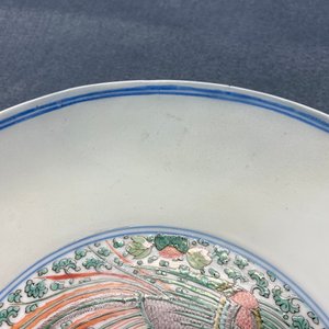 A Chinese famille verte 'double phoenix' plate, Chenghua mark, Kangxi — photo 3